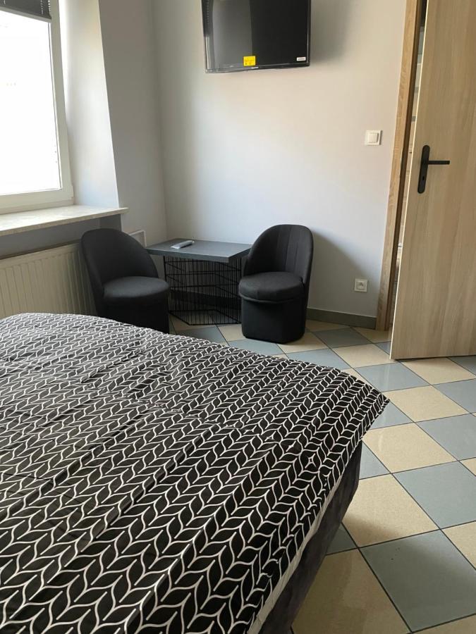 Spanie 7 W Rynku -hotelik -parking Motel