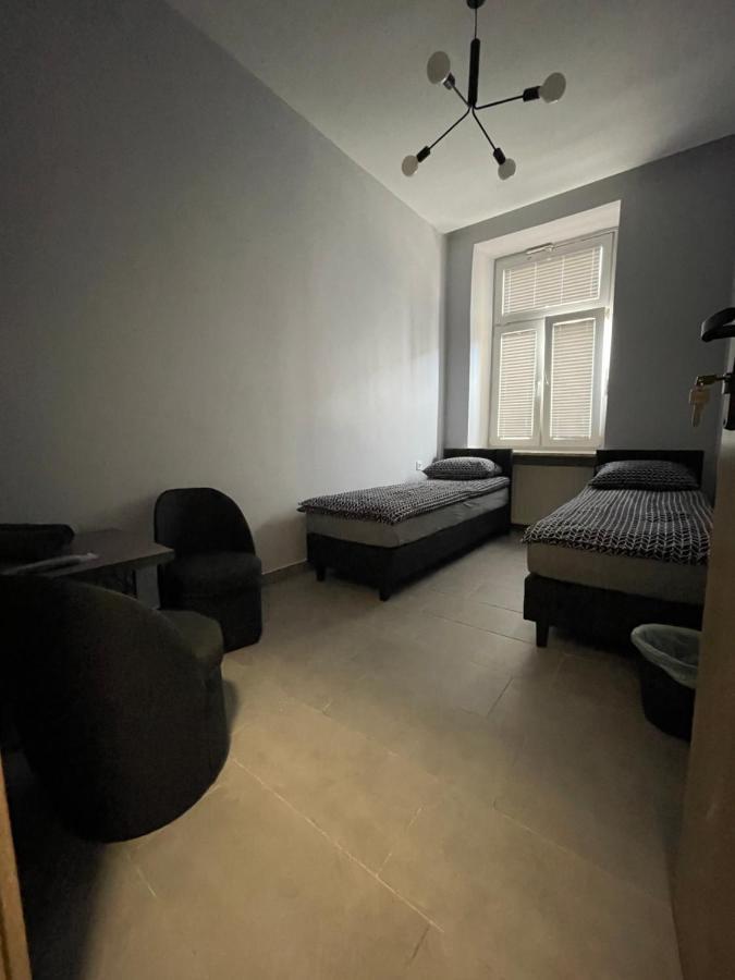 Spanie 7 W Rynku -hotelik -parking Motel